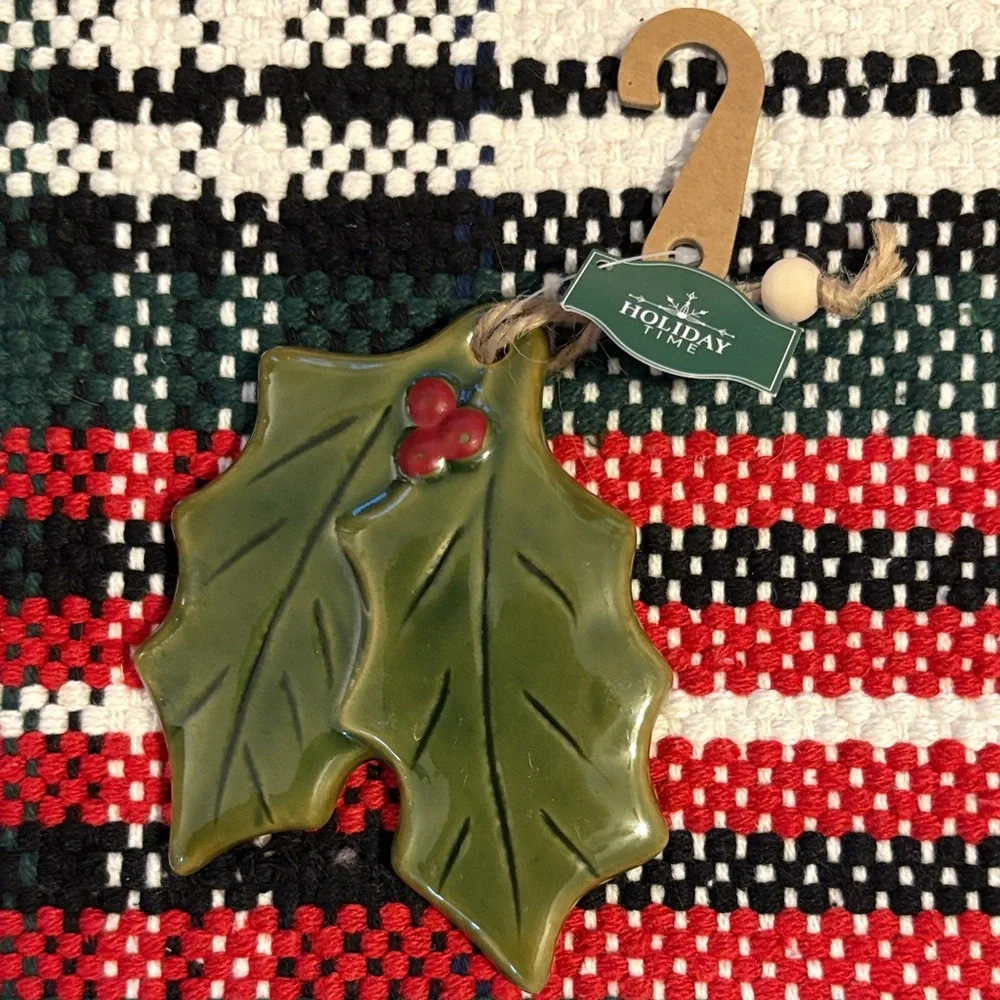 🆕HOLIDAY TIME Ceramic Pottery Holly Leaf Ornament, OS